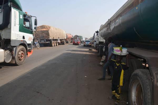 nurtw-evacuate-trucks-and-trailers